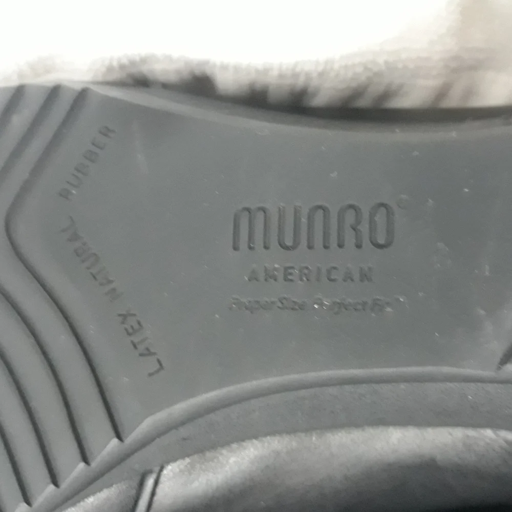 Munro Classic Booties Black Leather Lace Up Shoes Size 10 1/2 M